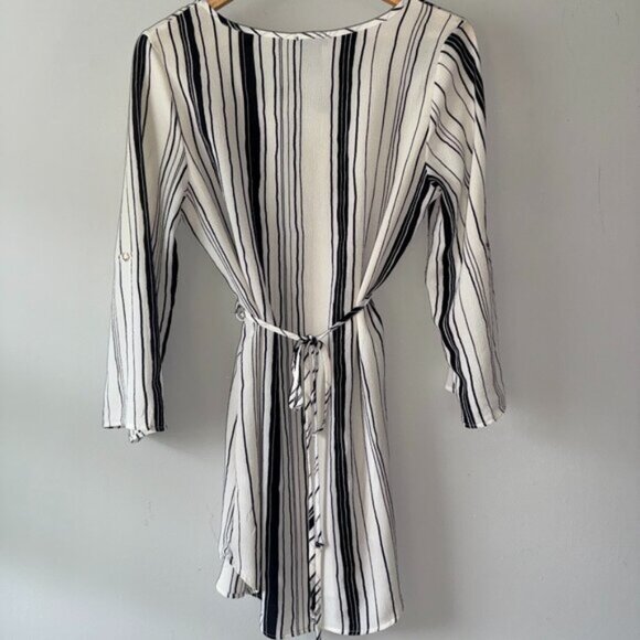 Black and White Vertical Striped Mid Length Sleeve Scoop Neck Dress Small - Picture 2 of 2